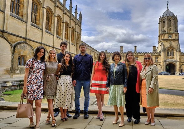 Princeza Jelisaveta sa studentima iz Srbije koji trenutno studiraju na Oksfordu